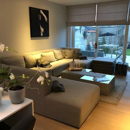 Cosy Comfort Modern Couple Privacy Walking Distance Center Kitchen Terrace Garden Apartamento Brujas