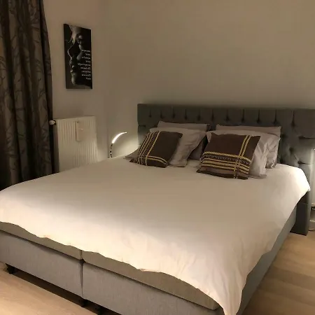 Cosy Comfort Modern Couple Privacy Walking Distance Center Kitchen Terrace Garden Brujas